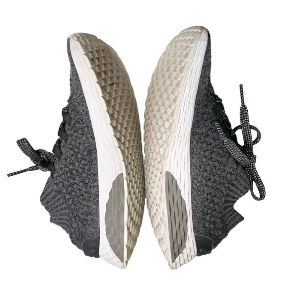 Welcome to my closet! - Picture 4 of 9